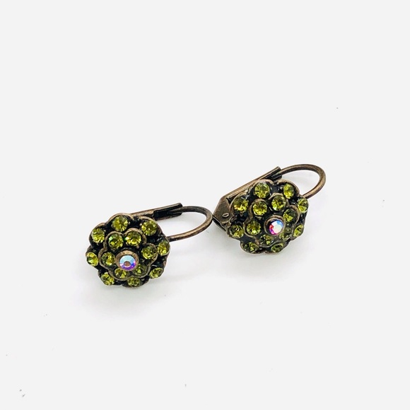 Vintage green peridot rhinestone flower earrings - Picture 1 of 11